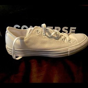 New Converse Men’s Chuck Taylor All Star